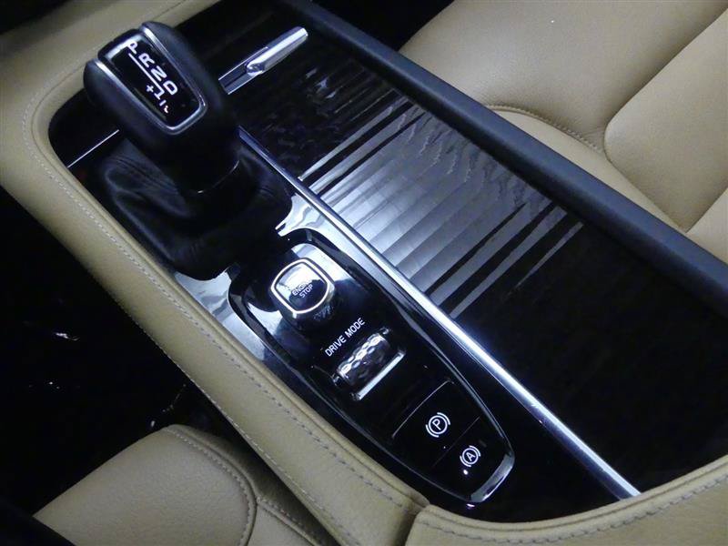 Used 2018 Volvo S90 T5 Momentum w/ Convenience Package FWD image 17