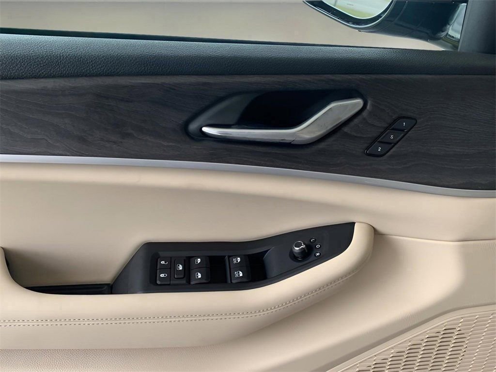 Used 2025 Jeep Grand Cherokee Limited image 23