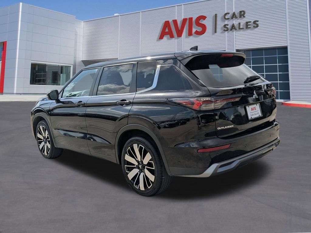 Used 2025 Mitsubishi Outlander SE FWD image 9