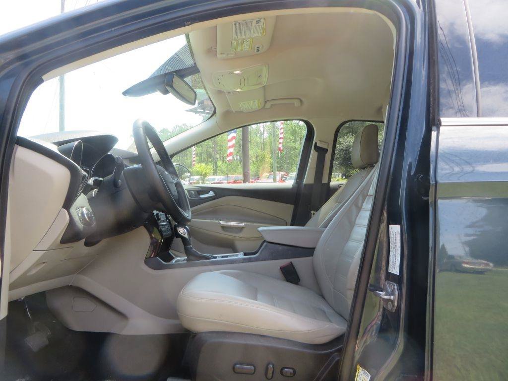 Used 2019 Ford Escape Titanium FWD image 9