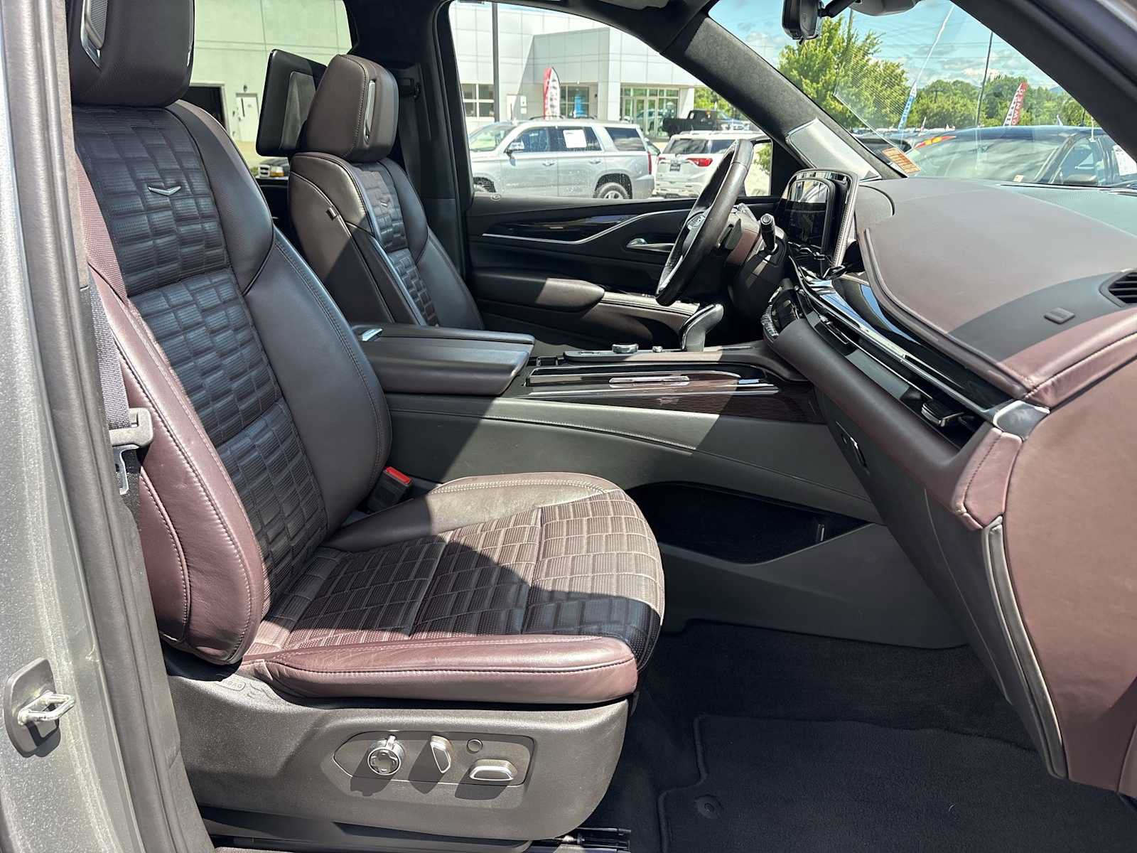 Used 2023 Cadillac Escalade Sport Platinum AWD/4WD image 29