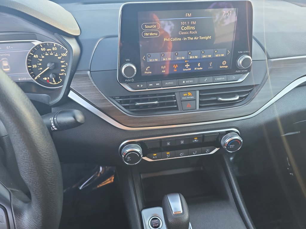Used 2025 Nissan Altima 2.5 SV FWD image 16
