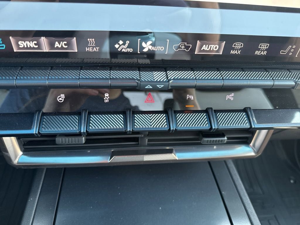 New 2025 GMC Hummer EV 2X w/ LPO, Dark Essentials Package image 32