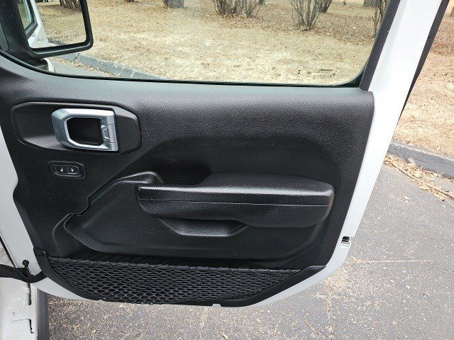 Used 2022 Jeep Gladiator Willys image 15