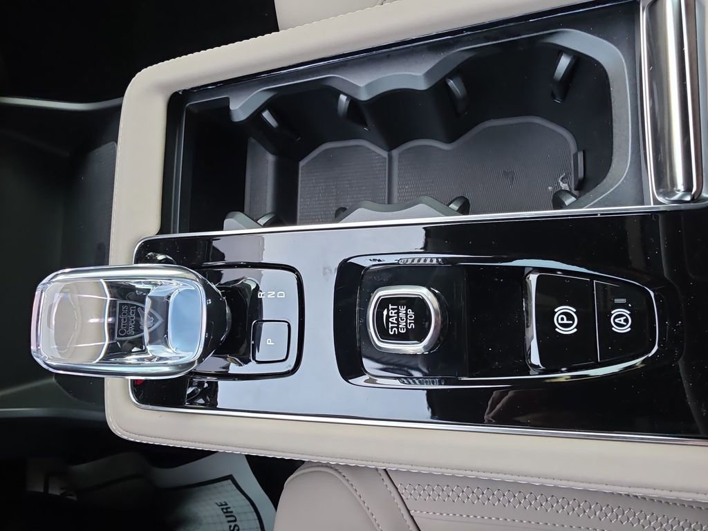 New 2026 Volvo XC90 B6 Plus w/ Protection Package Premier image 28