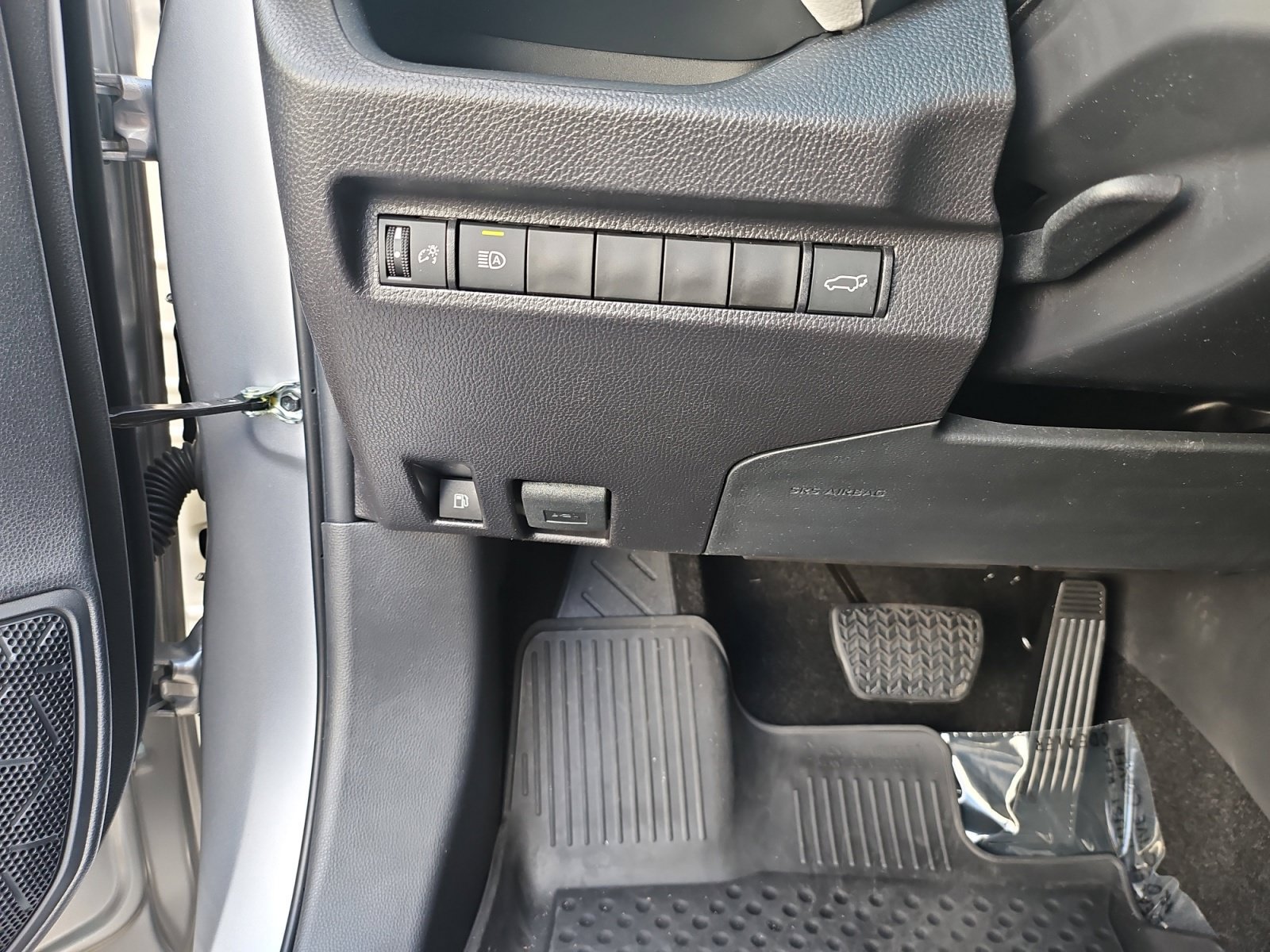 Used 2025 Toyota RAV4 XLE w/ Convenience Package AWD/4WD image 25