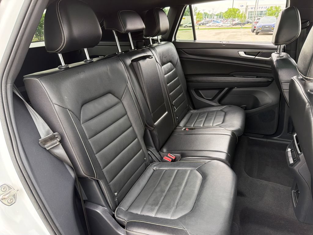 Certified 2024 Volkswagen Atlas Cross Sport SEL R-Line AWD/4WD image 25