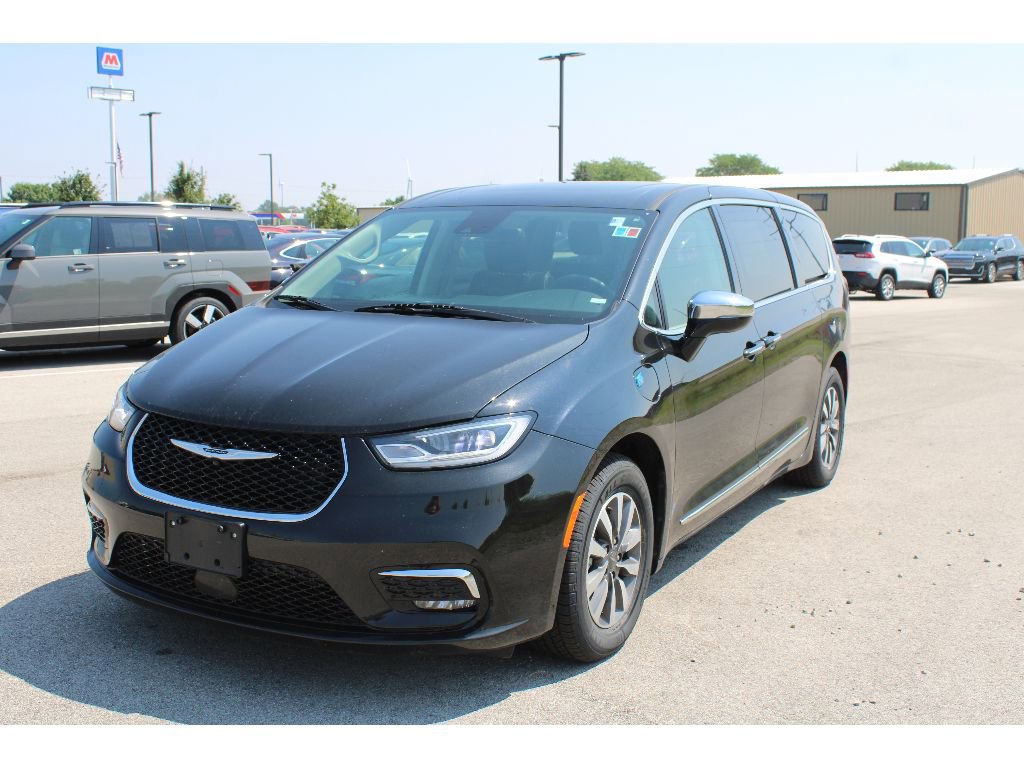 Used 2023 Chrysler Pacifica Limited image 8