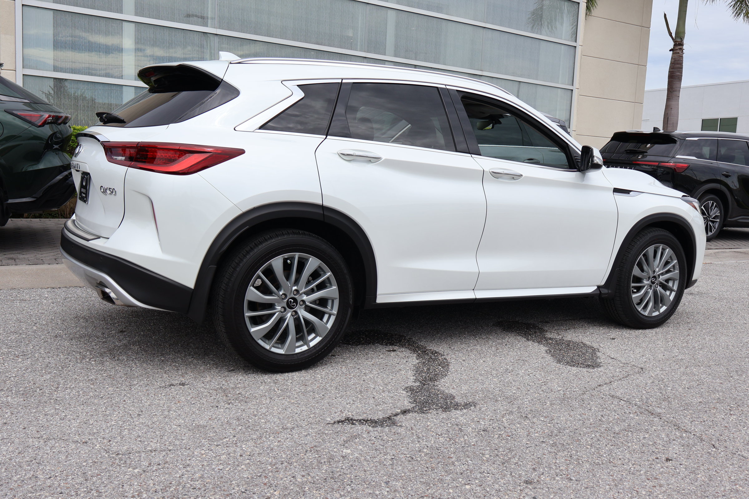 Certified 2023 INFINITI QX50 Luxe FWD image 10