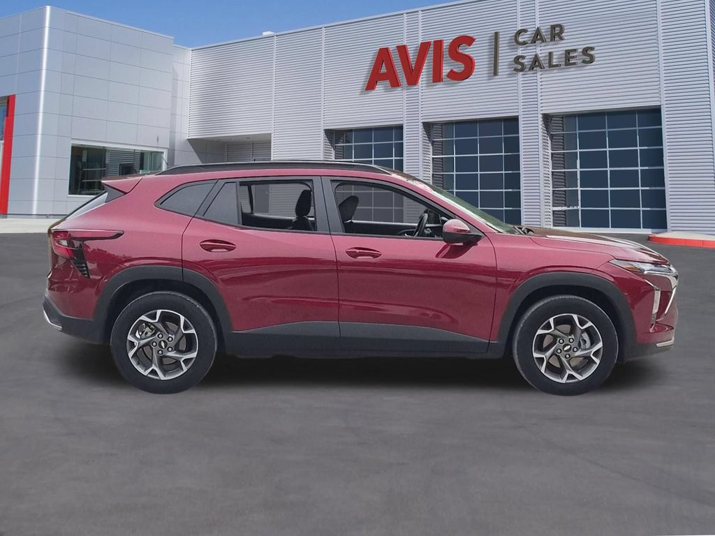 Used 2025 Chevrolet Trax LT w/ LT Convenience Package FWD image 5