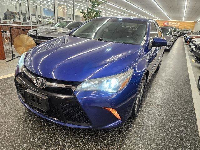 Used 2015 Toyota Camry SE FWD image 1