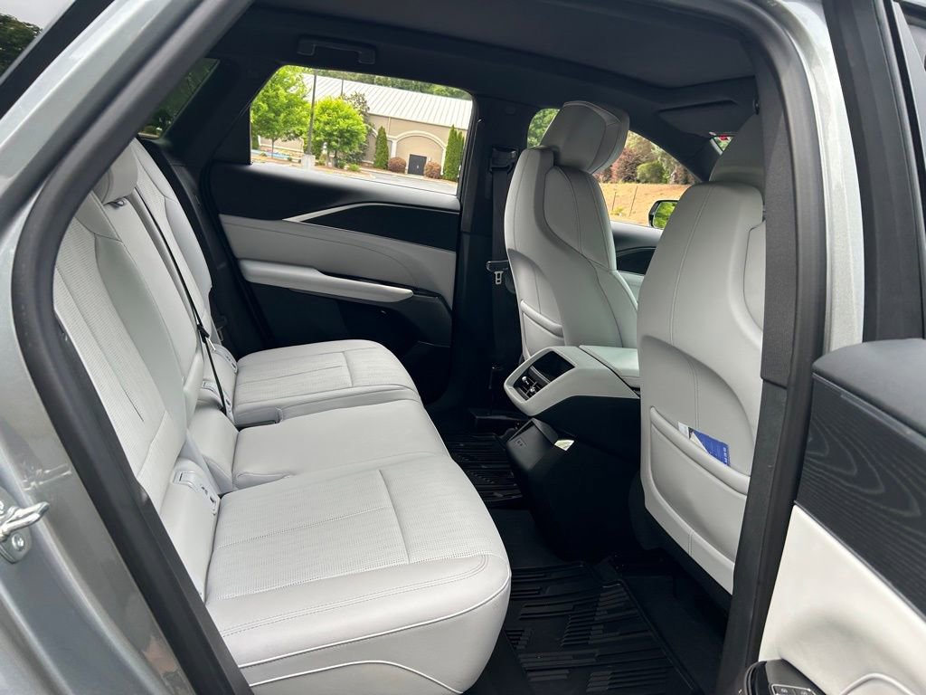Used 2025 Cadillac Lyriq Sport AWD/4WD image 48