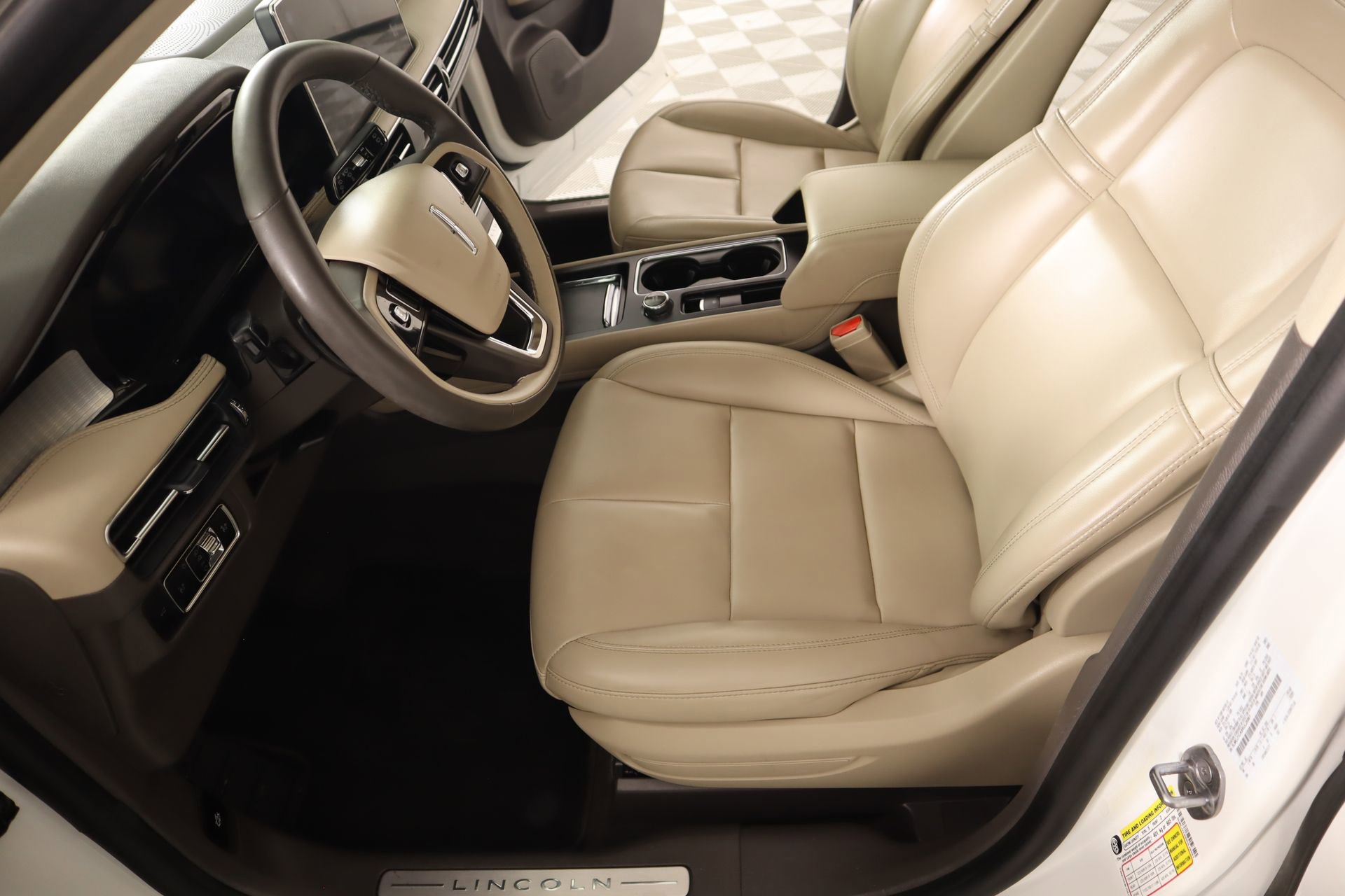 Certified 2024 Lincoln Corsair FWD image 11