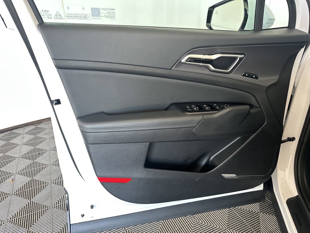Used 2025 Kia Sportage SX image 11