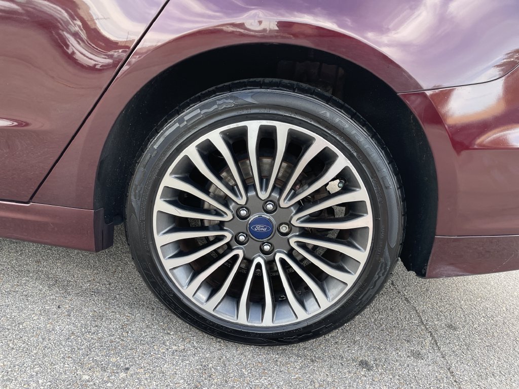 Used 2017 Ford Fusion SE w/ Fusion SE Technology Package FWD image 10