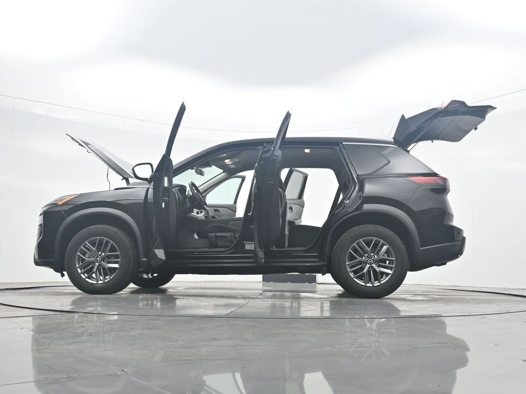 Used 2024 Nissan Rogue S image 44