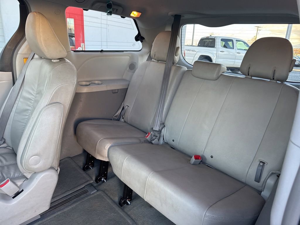 Used 2012 Toyota Sienna XLE image 54