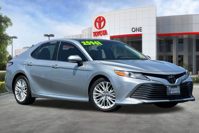 Used 2018 Toyota Camry XLE w/ Driver Assist Package FWD image 2