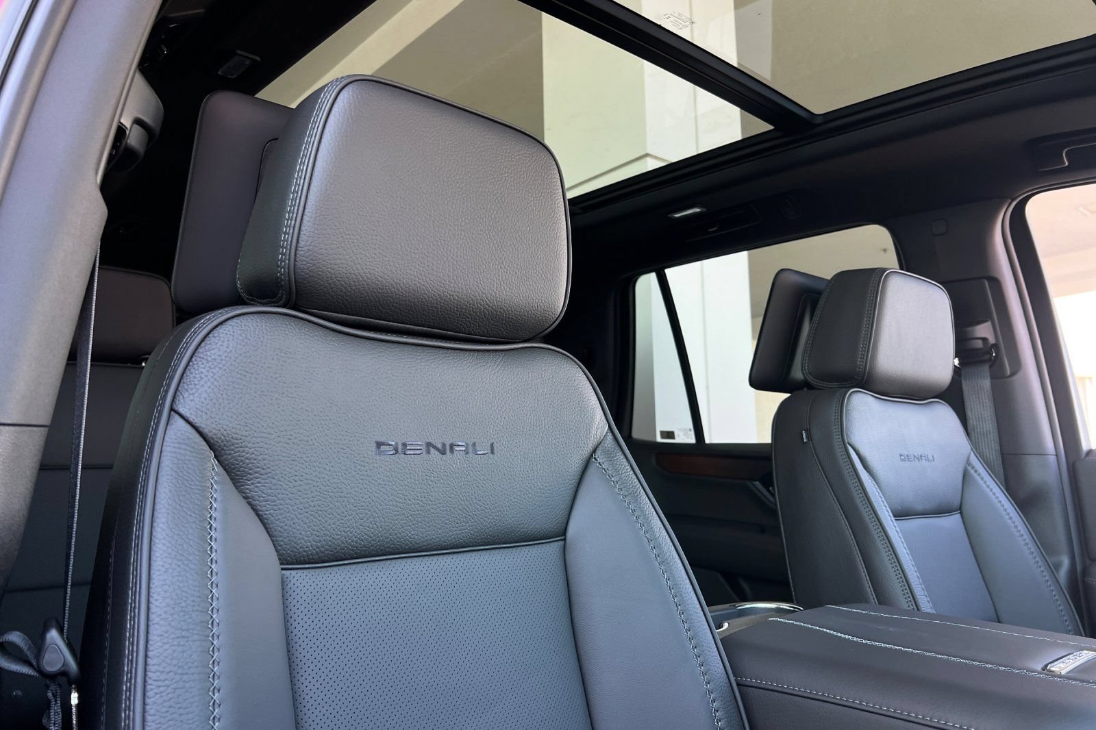 New 2026 GMC Yukon Denali w/ Denali Reserve Package AWD/4WD image 21