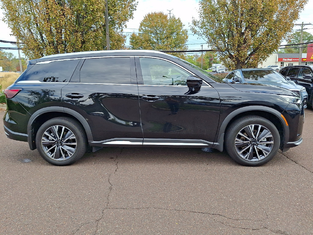 Certified 2026 INFINITI QX60 Luxe w/ Cargo Package AWD/4WD image 7