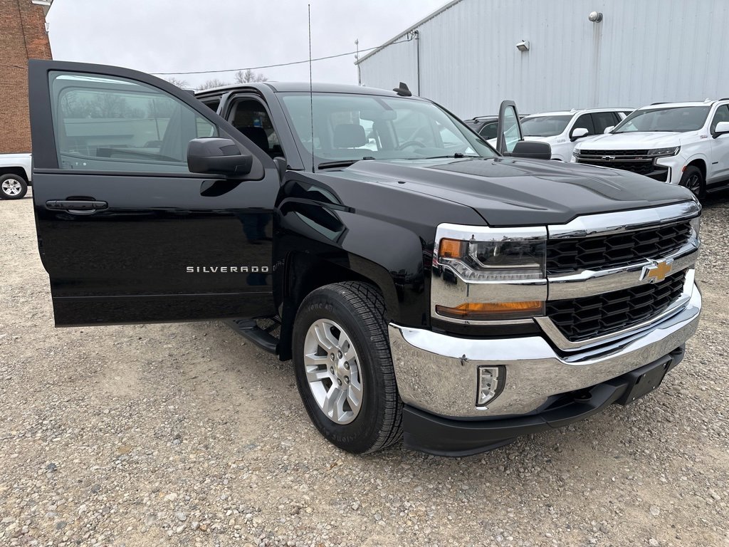 Used 2018 Chevrolet Silverado 1500 LT w/ All Star Edition image 31