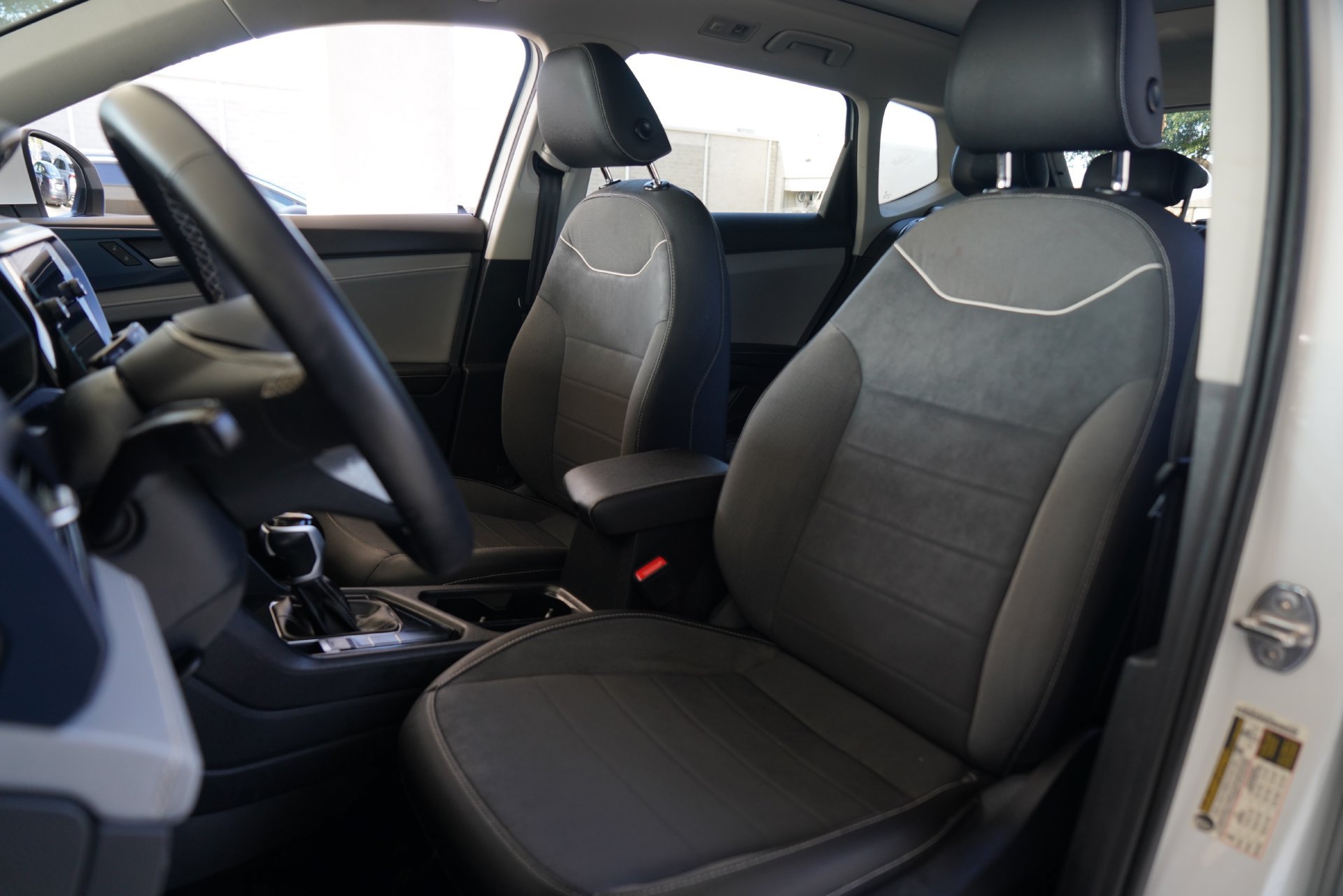Certified 2024 Volkswagen Taos SE FWD image 10