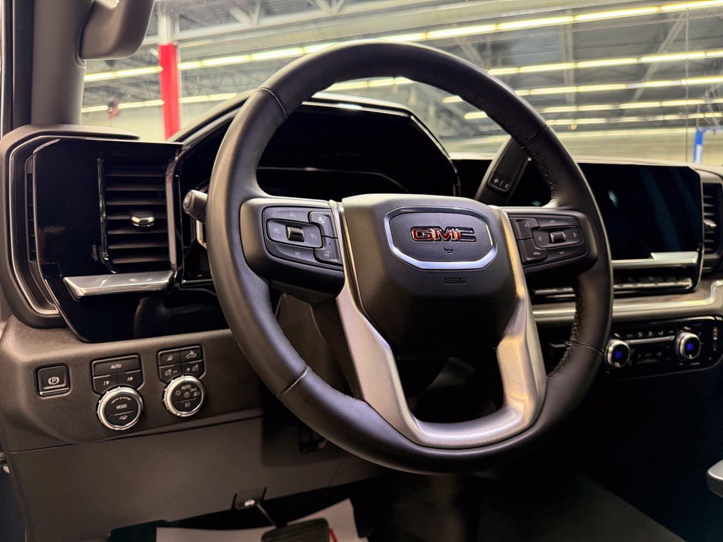 Used 2025 GMC Sierra 1500 SLT AWD/4WD image 20