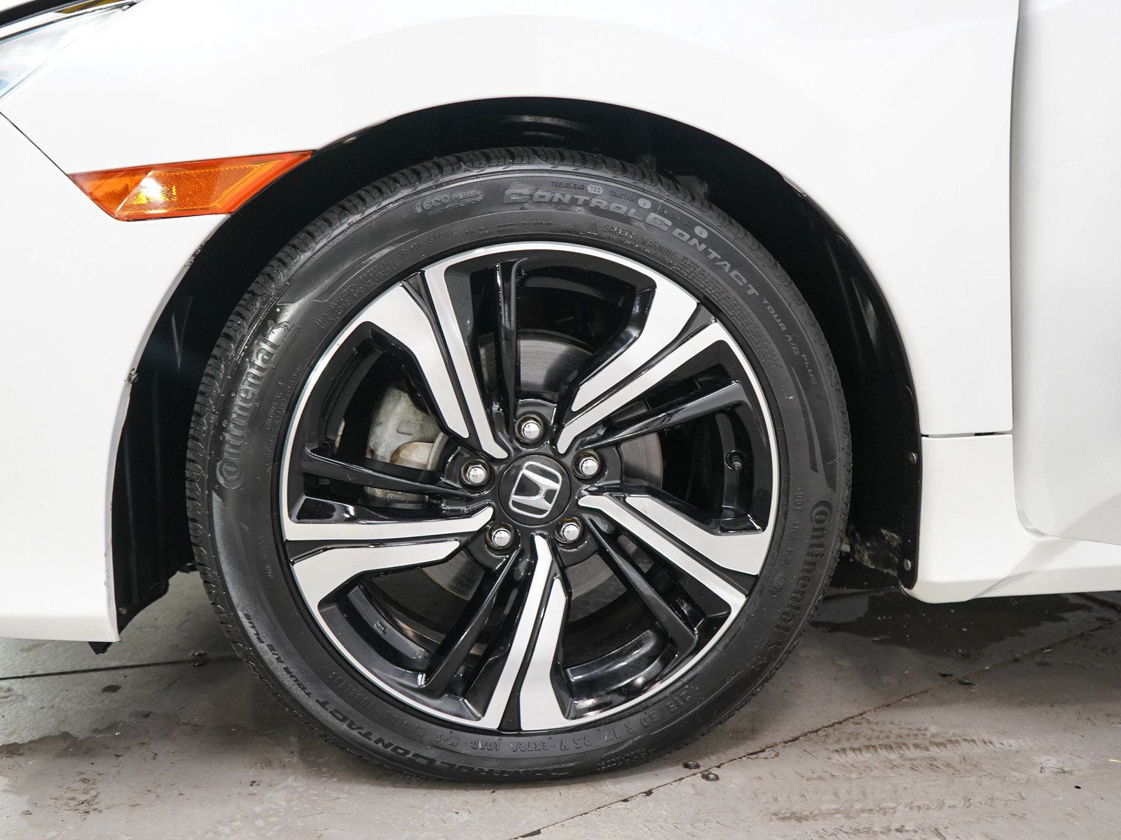 Used 2016 Honda Civic Touring image 29