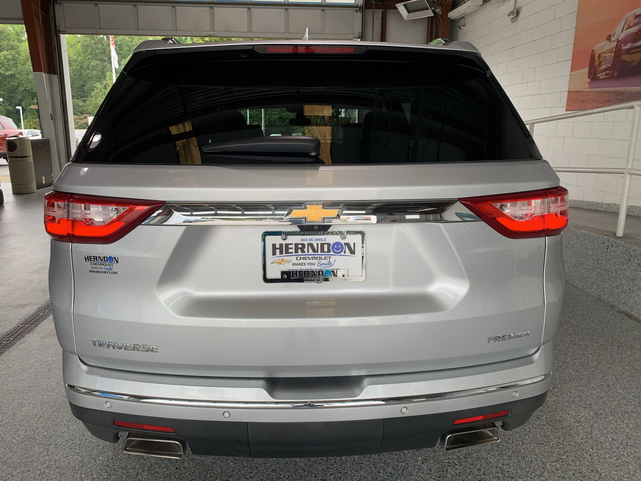 Used 2019 Chevrolet Traverse Premier w/ Driver Confidence II Package FWD image 7