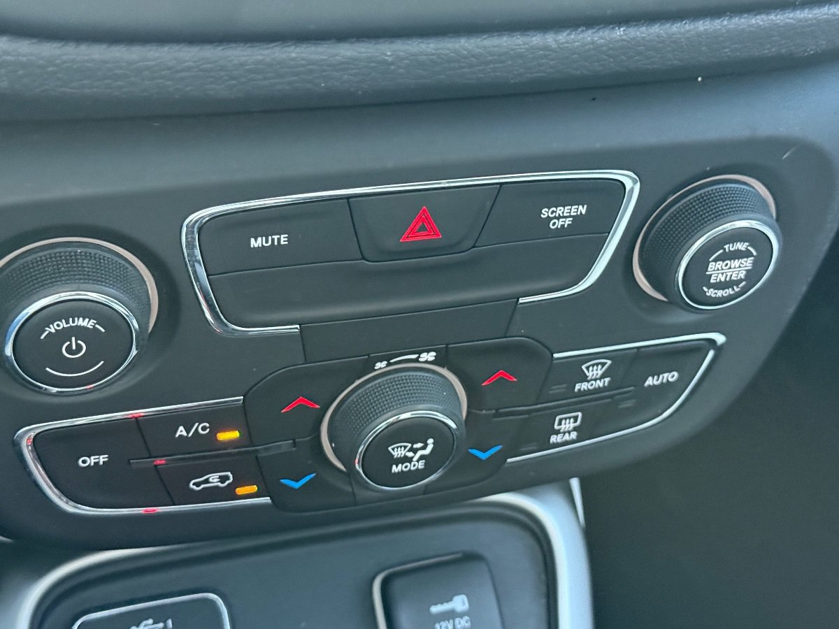 Used 2019 Jeep Compass Latitude FWD image 29