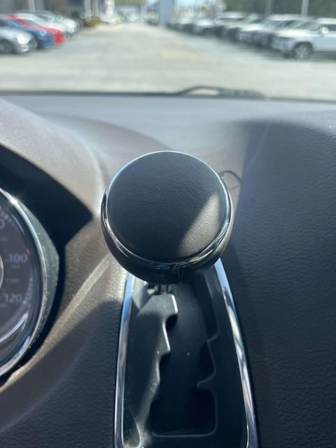 Used 2013 Chrysler Town & Country Touring image 30