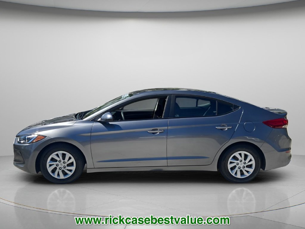 Used 2018 Hyundai Elantra SE w/ SE Connectivity Package 04 FWD image 3