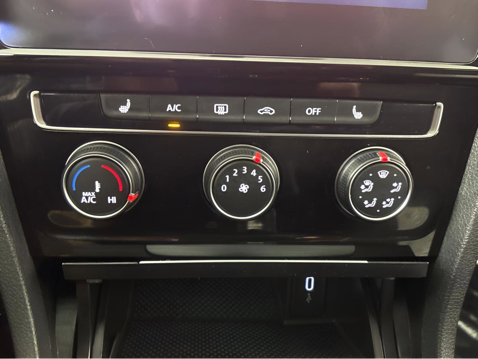 Used 2021 Volkswagen GTI SE image 22