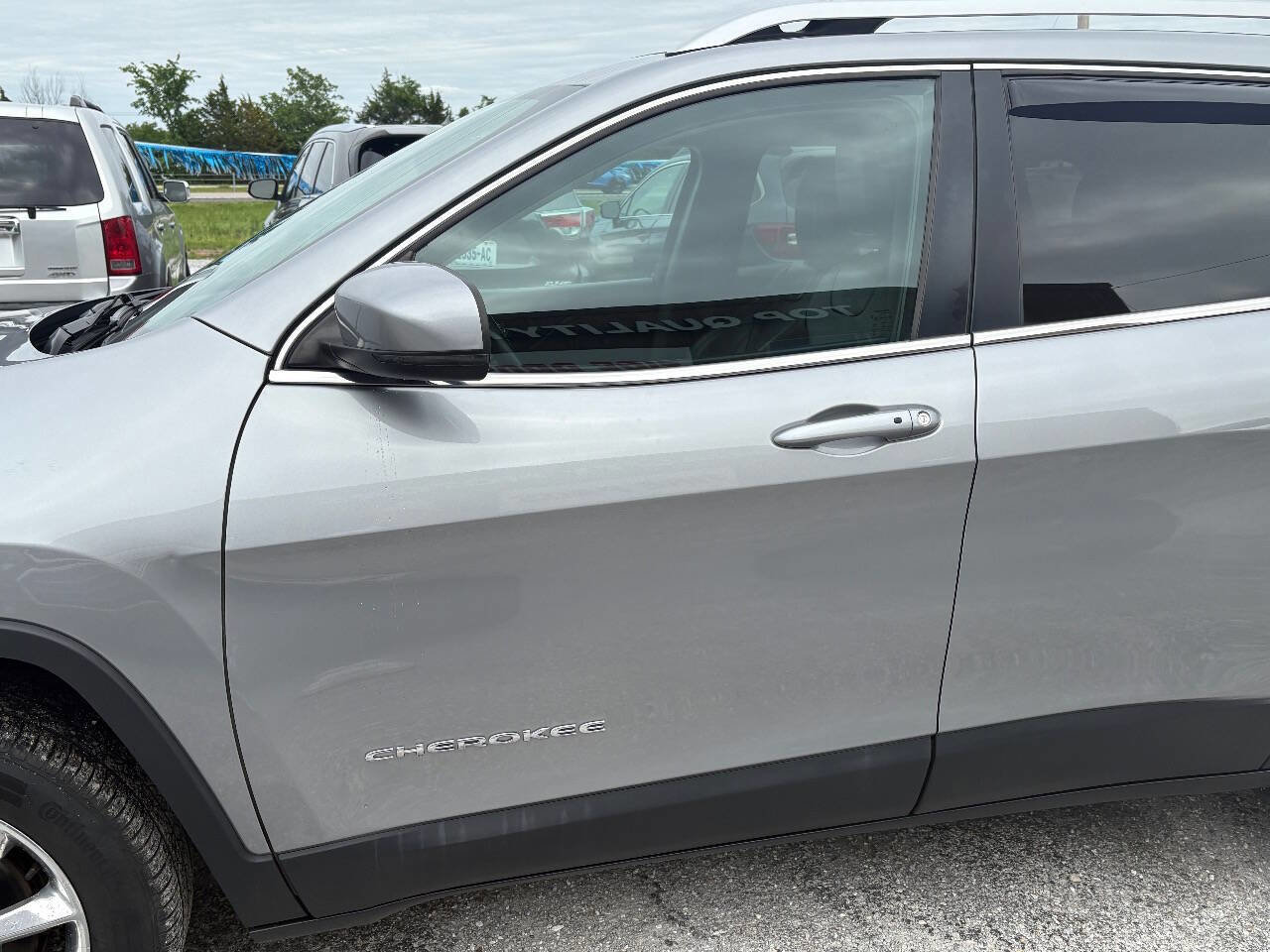 Used 2015 Jeep Cherokee Limited AWD/4WD image 16
