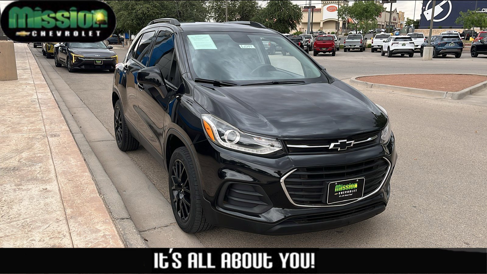 Used 2022 Chevrolet Trax LT w/ Midnight Edition AWD/4WD image 1