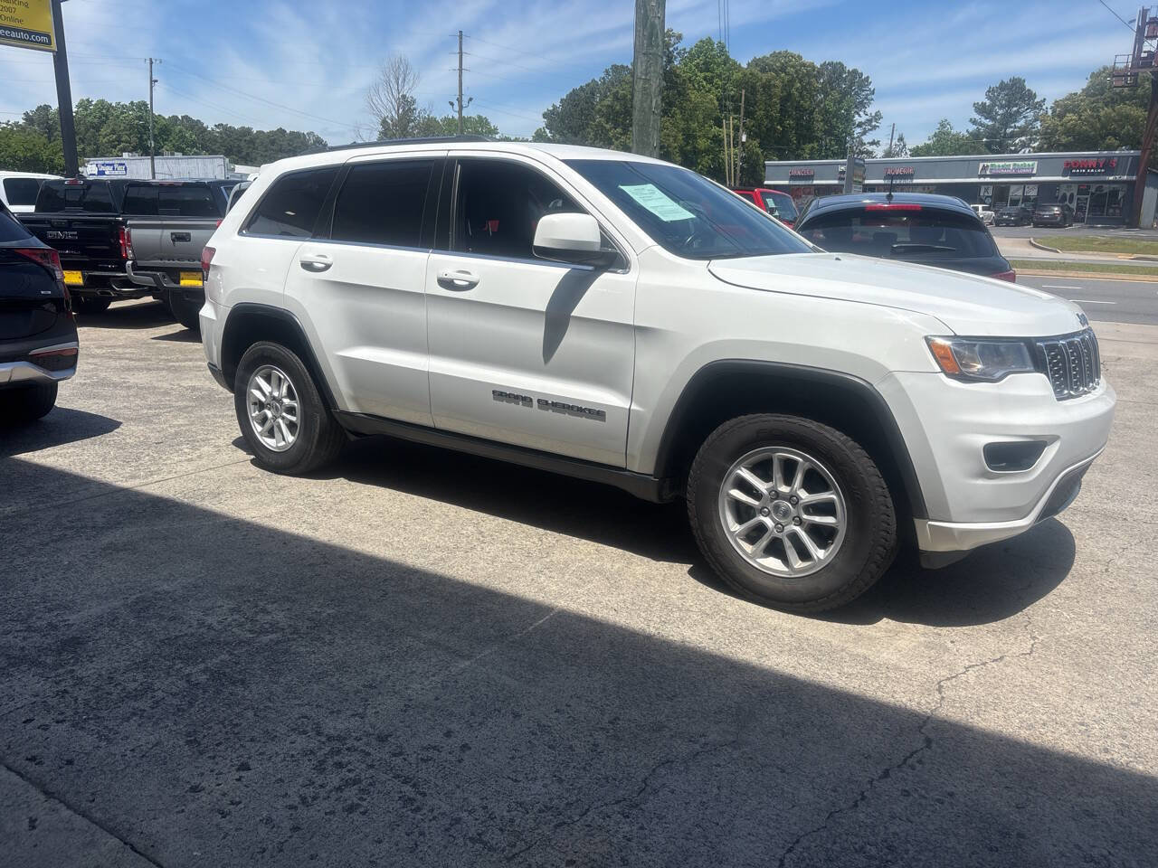 Used 2020 Jeep Grand Cherokee Laredo RWD image 2