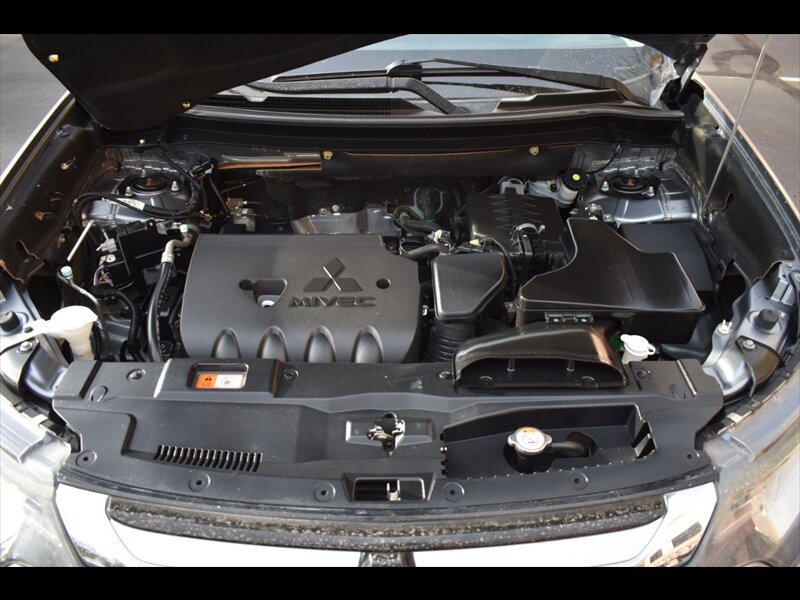 Used 2016 Mitsubishi Outlander SE FWD image 36