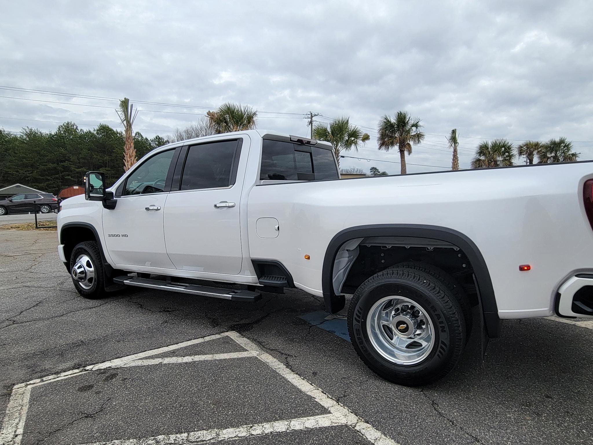 Used 2020 Chevrolet Silverado 3500 High Country image 12