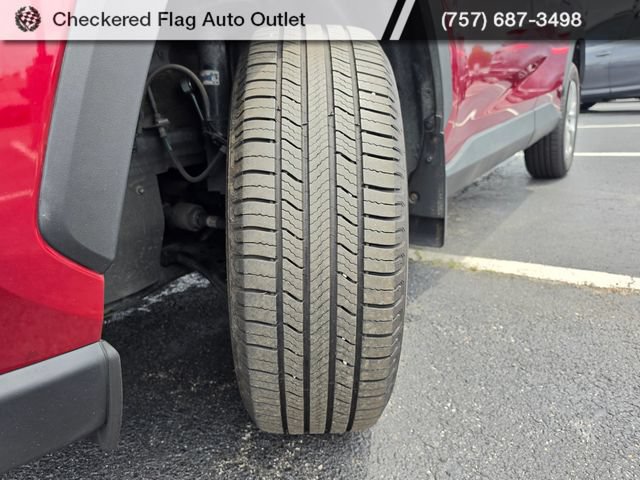 Used 2021 Toyota RAV4 LE AWD/4WD image 14