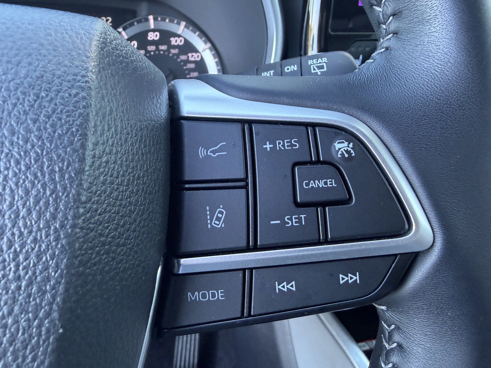 Used 2025 Toyota Highlander XLE AWD/4WD image 17