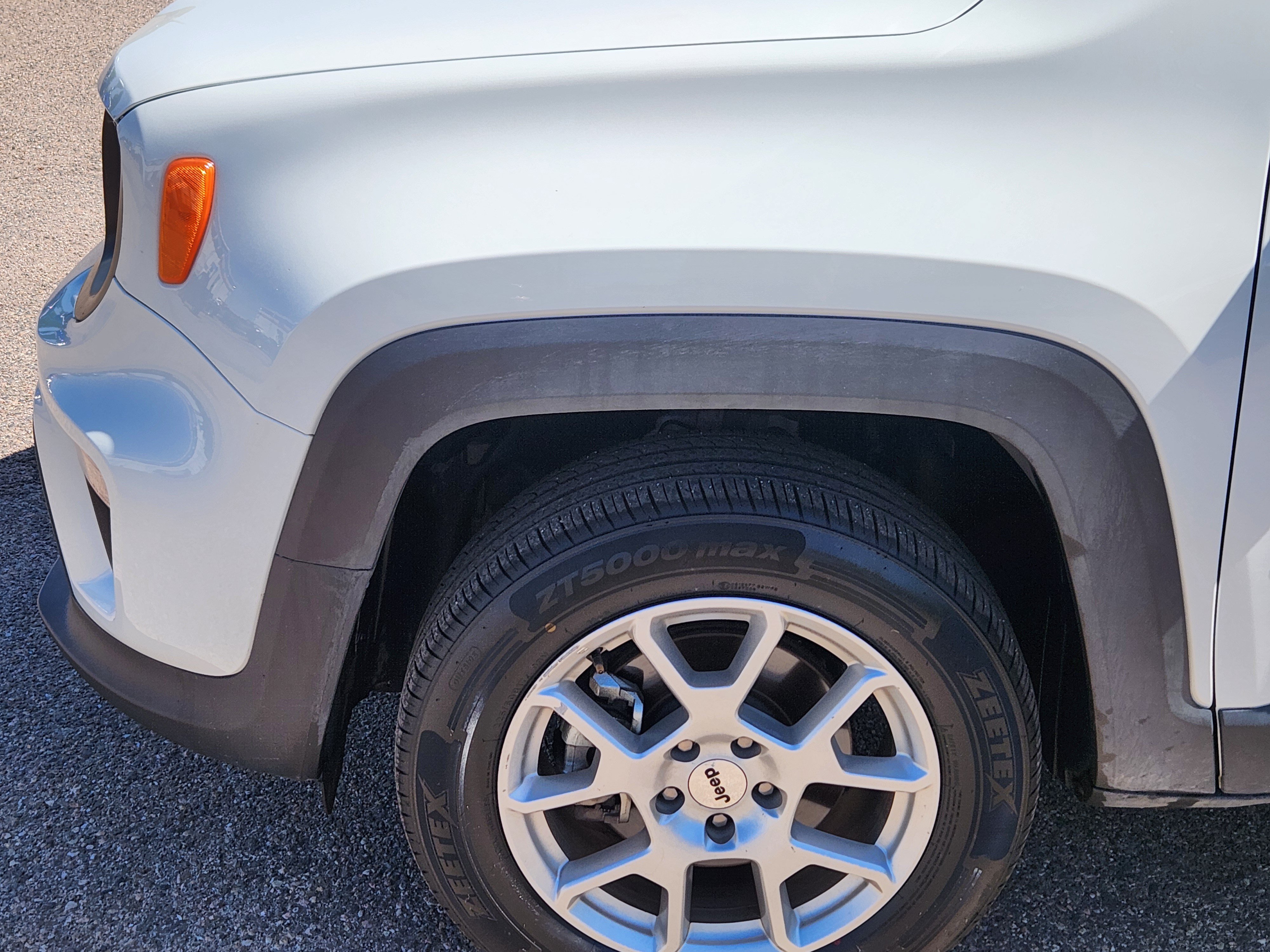 Used 2023 Jeep Renegade Latitude AWD/4WD image 6