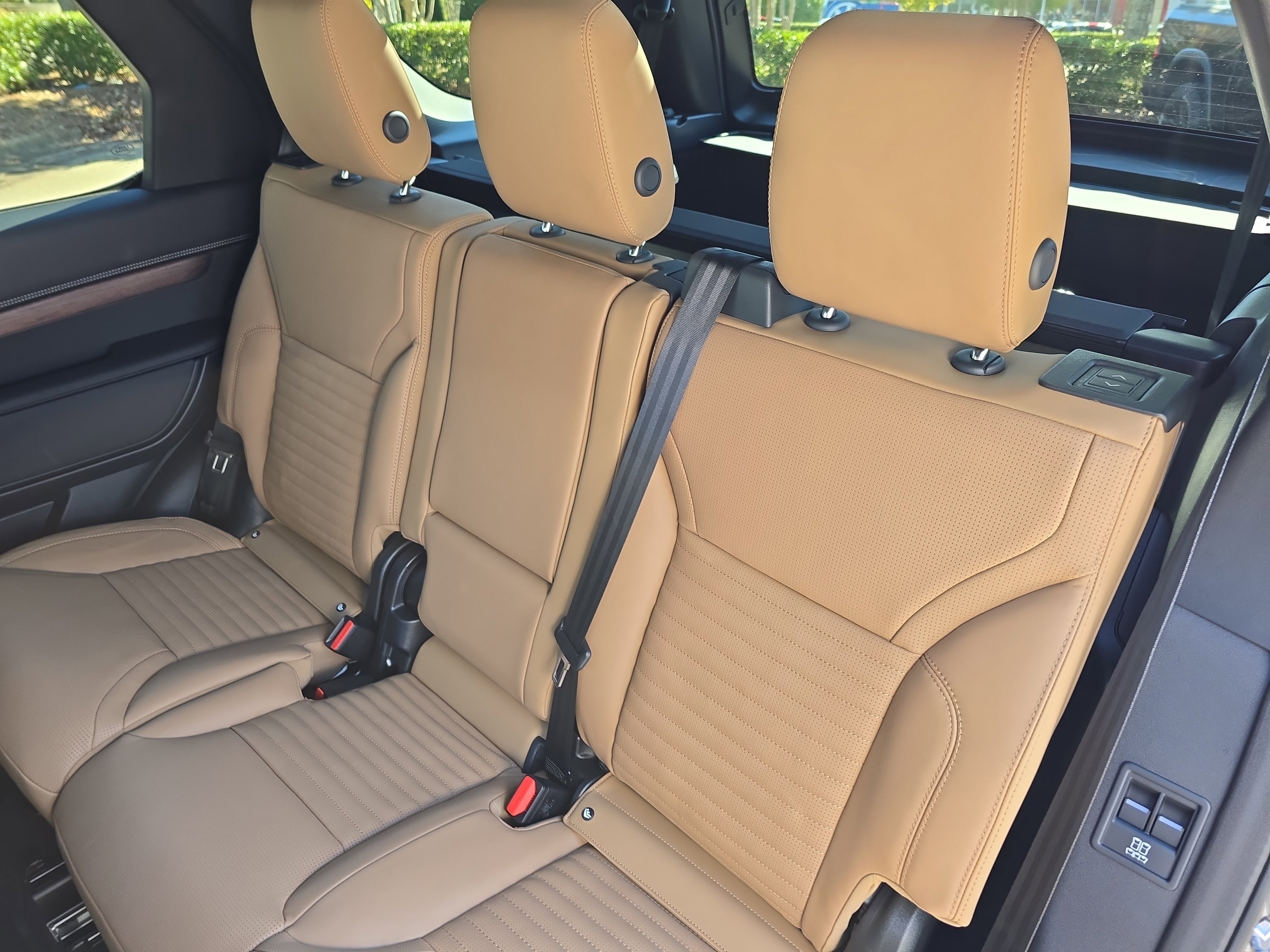 New 2026 Land Rover Discovery Dynamic SE image 14