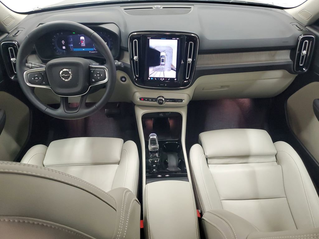 New 2025 Volvo XC40 B5 Plus AWD/4WD image 16