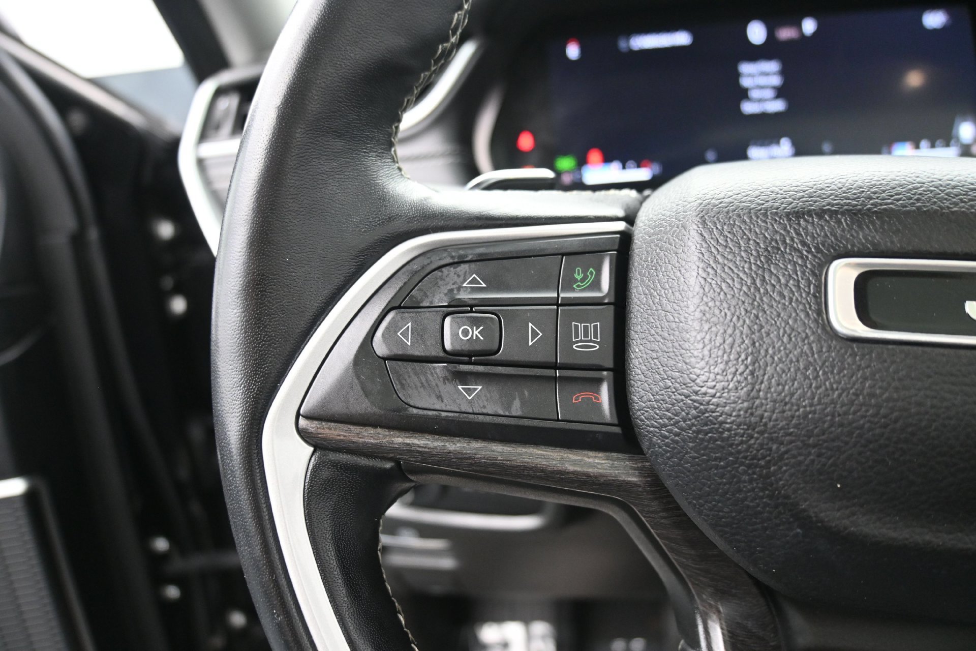 Used 2022 Jeep Grand Cherokee Limited AWD/4WD image 23