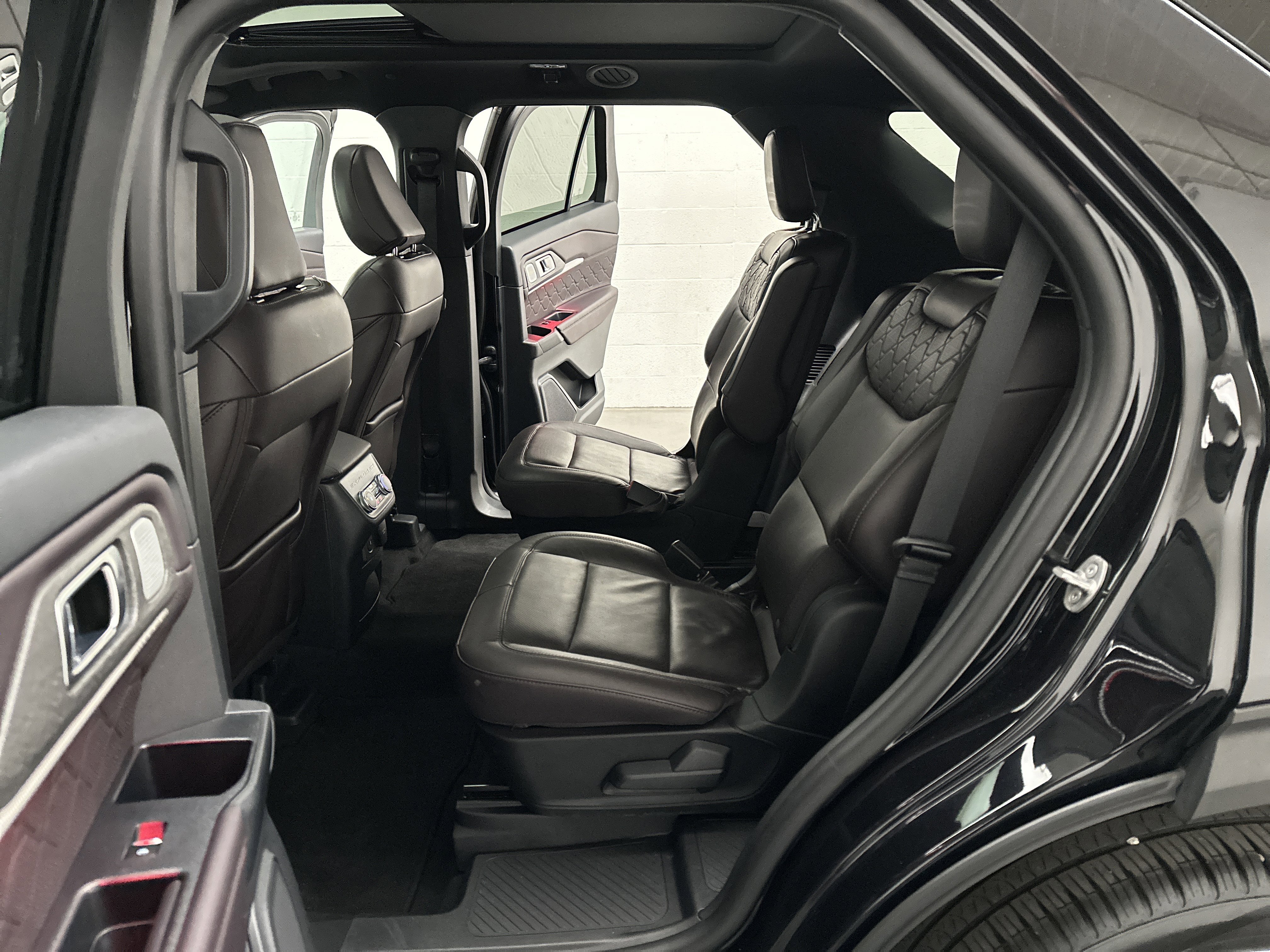Used 2025 Ford Explorer Platinum w/ LUX Leather Package image 25