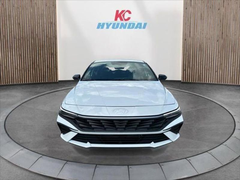 New 2025 Hyundai Elantra SEL image 8