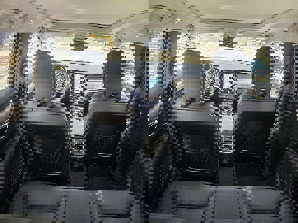 Certified 2024 Volvo V90 B6 Cross Country Plus image 8