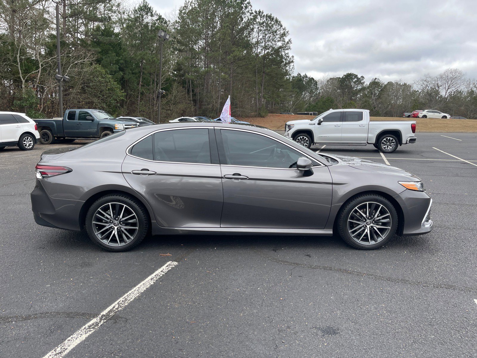 Used 2021 Toyota Camry XLE image 21