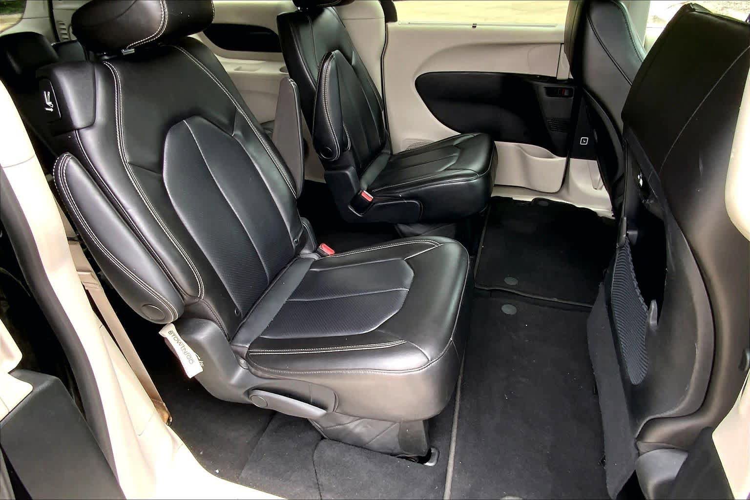 Used 2023 Chrysler Pacifica Touring-L FWD image 20