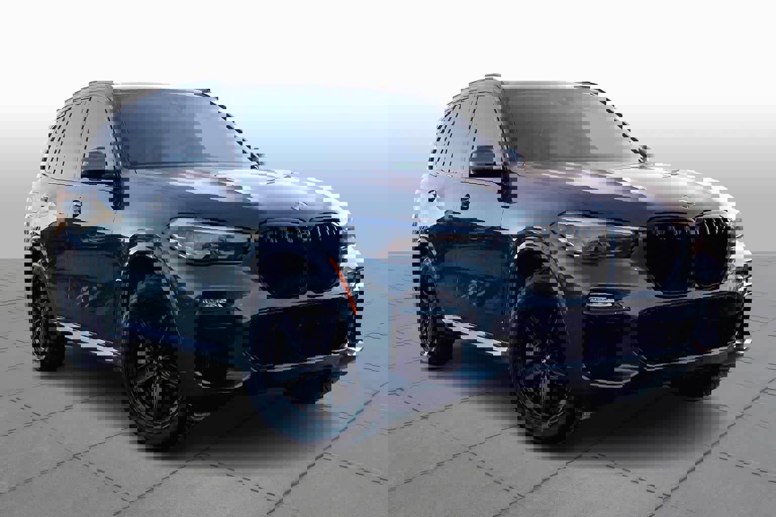 Used 2019 BMW X5 xDrive50i w/ M Sport Package image 3